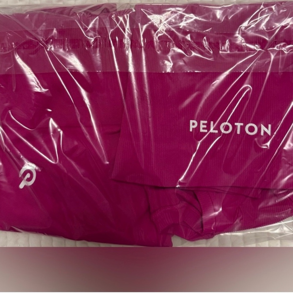 Set!! Peloton Vibrant Pink Crop Top And Leggings Set NWT!!!! - Picture 9 of 9